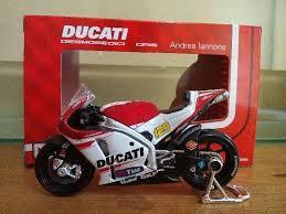 Model Bike 1:18 Maisto #29 Andrea Iannone Ducati - Pocketbike SA