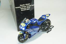 1:12 Minichamps #46 Valentino Rossi Yamaha YZR M1 Gauloises Fortuna MotoGP 2004 - Historic
