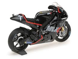 1:12 Minichamps Maverick Vinales Valencia Test November 2016 - Yamaha YZR-M1 Movistar