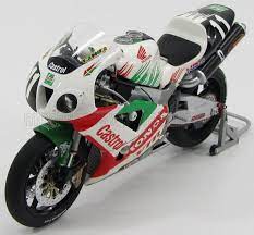 1:12 Minichamps Honda VTR1000 Valentino Rossi / Colin Edwards Team Castrol Honda 8H Suzuka 2000