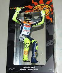 1:12 Minichamps Figurine Valentino Rossi MotoGP 2002 + Tyre Stand