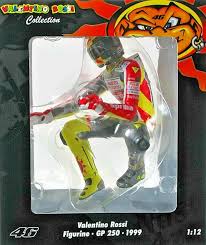1:12 Minichamps Figurine Valentino Rossi GP 250cc 1998 + Tyre Stand