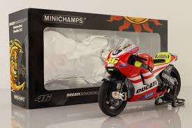 1:12 Minichamps #46 Valentino Rossi Ducati Desmosedici GP11 Unveiling